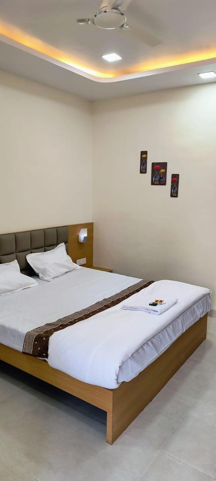 Hotel Satyam Shajapur Exterior photo
